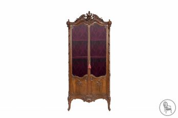 Антикварная ореховая витрина с объемной резьбой код. VS79173