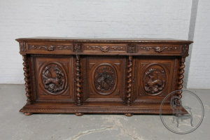 картинка Антикварный комод салоне старинных вещей "Шебби" являющийся официальным дистрибьютором в России и Беларуси