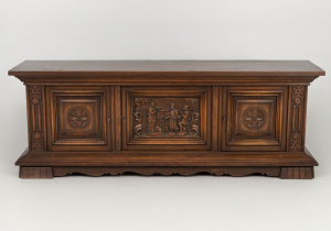 картинка Старинный комод салоне старинных вещей "Шебби" являющийся официальным дистрибьютором в России и Беларуси