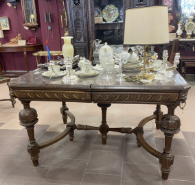 Антикварный стол из дуба с масками львов в углах столешницы код.&nbsp;BOL1066