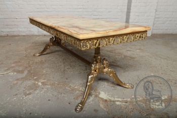 Старинный столик со столешницей из оникса и бронзовыми ножками в форме кариатид код. BE4117993