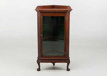 Старинная угловая витрина код. RM8560