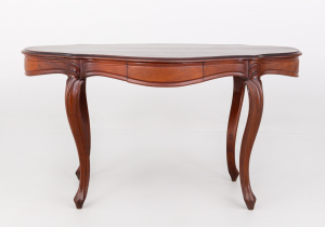 картинка Старинный стол салоне старинных вещей "Шебби" являющийся официальным дистрибьютором в России и Беларуси