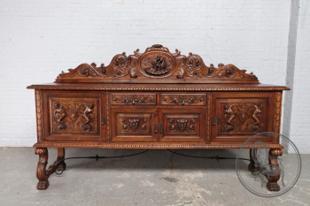 Старинный комод из ореха с маскаронами и сюжетной резьбой на мифологические темы код. BE107452