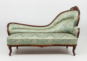 картинка Старинное рекамье салоне старинных вещей "Шебби" являющийся официальным дистрибьютором в России и Беларуси