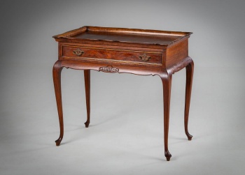 Старинный консольный столик с выдвижным ящиком код.&nbsp;RM4140441