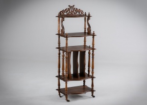 картинка Антикварная этажерка с изящными точеными стойками и фигурными боковыми консолями салоне старинных вещей "Шебби" являющийся официальным дистрибьютором в России и Беларуси