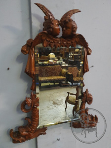 картинка Антикварное зеркало из ореха с короной в виде ангелочков салоне старинных вещей "Шебби" являющийся официальным дистрибьютором в России и Беларуси