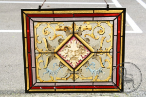 картинка Антикварная витражная панель салоне старинных вещей "Шебби" являющийся официальным дистрибьютором в России и Беларуси