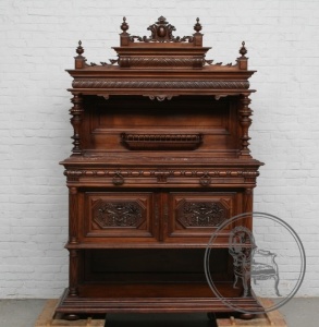 картинка Антикварный ореховый поставец с мраморной столешницей салоне старинных вещей "Шебби" являющийся официальным дистрибьютором в России и Беларуси