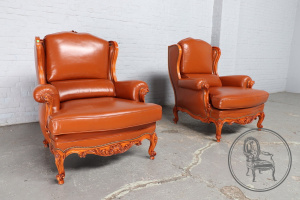 картинка Старинные кресла (2 шт.) из ореха с кожаной обивкой салоне старинных вещей "Шебби" являющийся официальным дистрибьютором в России и Беларуси