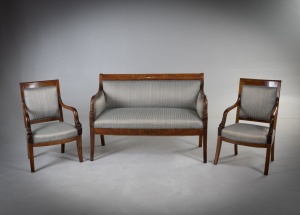 картинка Антикварный комплект для гостиной: диван и кресла (2шт.) салоне старинных вещей "Шебби" являющийся официальным дистрибьютором в России и Беларуси