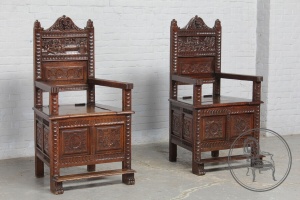 картинка Антикварные резные дубовые кресла середины XIX века салоне старинных вещей "Шебби" являющийся официальным дистрибьютором в России и Беларуси