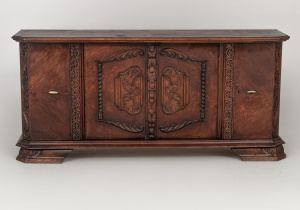 картинка Антикварный комод салоне старинных вещей "Шебби" являющийся официальным дистрибьютором в России и Беларуси