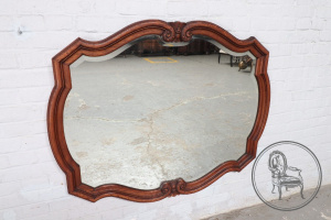 картинка Антикварное настенное зеркало салоне старинных вещей "Шебби" являющийся официальным дистрибьютором в России и Беларуси
