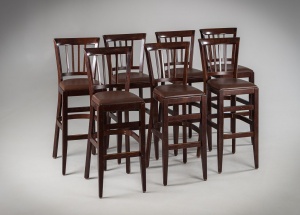 картинка Старинные барные стулья (7 шт.) с кожаными сиденьями и вертикальными планками на спинках салоне старинных вещей "Шебби" являющийся официальным дистрибьютором в России и Беларуси