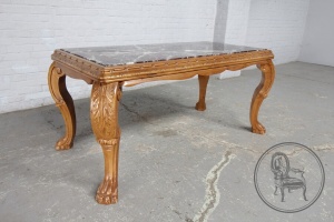 картинка Старинный ореховый кофейный столик с мраморной столешницей салоне старинных вещей "Шебби" являющийся официальным дистрибьютором в России и Беларуси