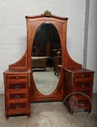 Антикварный комод с зеркалом, бронзовой короной и литыми накладками код. BE4096990