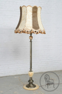 картинка Старинный торшер салоне старинных вещей "Шебби" являющийся официальным дистрибьютором в России и Беларуси