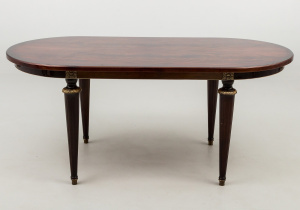 картинка Старинный стол салоне старинных вещей "Шебби" являющийся официальным дистрибьютором в России и Беларуси