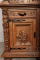 Антикварный буфет с сюжетной резьбой и объемными фигурами код. BE106989 фото 10