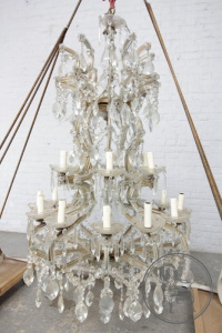 картинка Старинная люстра салоне старинных вещей "Шебби" являющийся официальным дистрибьютором в России и Беларуси