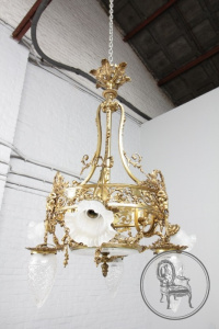 картинка Старинная люстра салоне старинных вещей "Шебби" являющийся официальным дистрибьютором в России и Беларуси