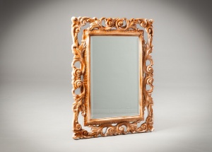 картинка Старинное зеркало в резной раме салоне старинных вещей "Шебби" являющийся официальным дистрибьютором в России и Беларуси