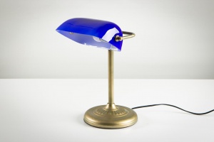 картинка Старинная настольная лампа со стеклянным плафоном салоне старинных вещей "Шебби" являющийся официальным дистрибьютором в России и Беларуси