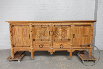 Антикварный комод из дуба с сюжетной резьбой в готическом стиле код. BE5941