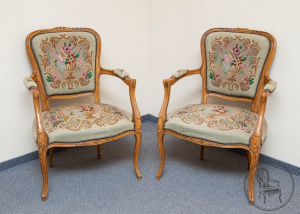 картинка Антикварныe кресла (2 шт.) салоне старинных вещей "Шебби" являющийся официальным дистрибьютором в России и Беларуси