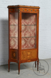 Антикварная витрина с интарсиями и отделкой из бронзы код. BE107356