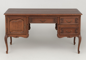 картинка Старинный письменный стол салоне старинных вещей "Шебби" являющийся официальным дистрибьютором в России и Беларуси