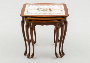 картинка Старинный набор столов (3 шт.) салоне старинных вещей "Шебби" являющийся официальным дистрибьютором в России и Беларуси