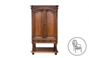 картинка Антикварный шкаф салоне старинных вещей "Шебби" являющийся официальным дистрибьютором в России и Беларуси