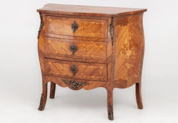Антикварный комод с маркетри и бронзовыми накладками код. RM4100574