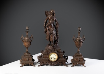 Антикварный каминный комплект из часов и подсвечников код.&nbsp;RM4166025