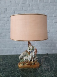 Старинная настольная фарфоровая лампа код. BE4149923