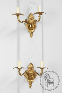 картинка Антикварные настенные светильники салоне старинных вещей "Шебби" являющийся официальным дистрибьютором в России и Беларуси