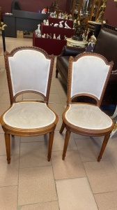 картинка Старинные стулья (2 шт.) с мягкой обивкой после реставрации салоне старинных вещей "Шебби" являющийся официальным дистрибьютором в России и Беларуси