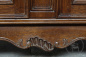 Антикварный шкаф с орнаментальной резьбой и латунными элементами код. BE3259567 фото 8