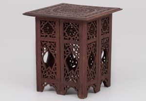 картинка Старинный столик из тика в ориентальном стиле салоне старинных вещей "Шебби" являющийся официальным дистрибьютором в России и Беларуси