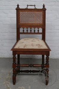 картинка Антикварные стулья (2 шт.) с ротангом салоне старинных вещей "Шебби" являющийся официальным дистрибьютором в России и Беларуси