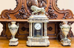 картинка Антикварные каминные часы с вазами (2 шт.) салоне старинных вещей "Шебби" являющийся официальным дистрибьютором в России и Беларуси