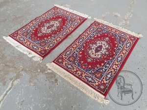 картинка Старинные шерстяные коврики (2 шт.) салоне старинных вещей "Шебби" являющийся официальным дистрибьютором в России и Беларуси