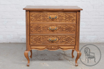 Старинный комод код. BE6395