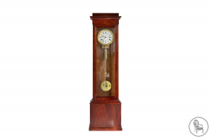 картинка Антикварные напольные часы салоне старинных вещей "Шебби" являющийся официальным дистрибьютором в России и Беларуси