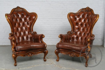 Старинные кресла (пара) из ореха и кожи, отделанные каретной стяжкой и резьбой код. BE4096804