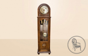 картинка Антикварные напольные часы салоне старинных вещей "Шебби" являющийся официальным дистрибьютором в России и Беларуси