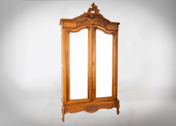 Антикварный платяной шкаф (армуар) в стиле Людовика XV код. RM4165902